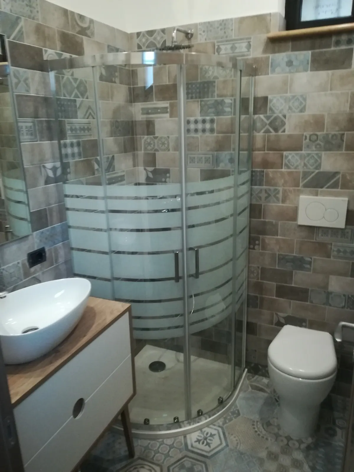 Bagno ristrutturato con doccia